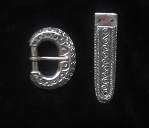 Wikinger Guertelgarnitur_Fundort Schonen_4mal5cm_2mal8cm_Bronze_Wikinger